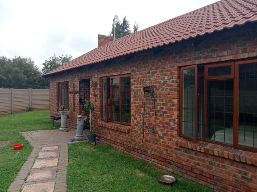 3 Bedroom Property for Sale in Langenhovenpark Free State